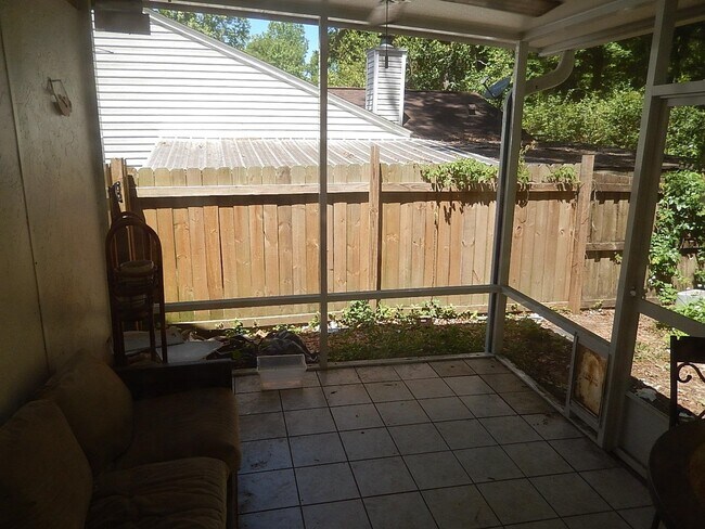Building Photo - 3195 Huttersfield Cir