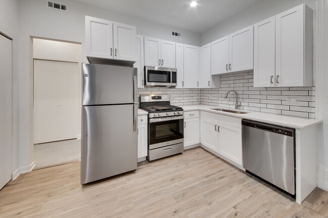 Building Photo - 2029 N Damen Ave