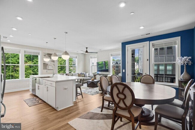 Building Photo - 3925 Fair Ridge Dr