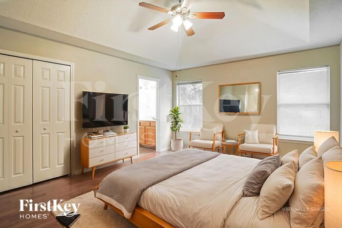 Building Photo - 489 MacKenzie Cir