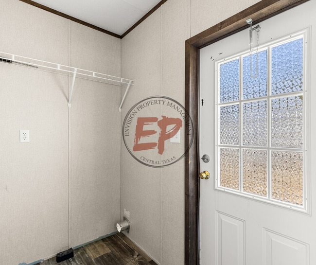 Building Photo - 21 Clear Creek