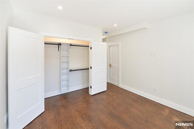 Building Photo - 203 3rd St