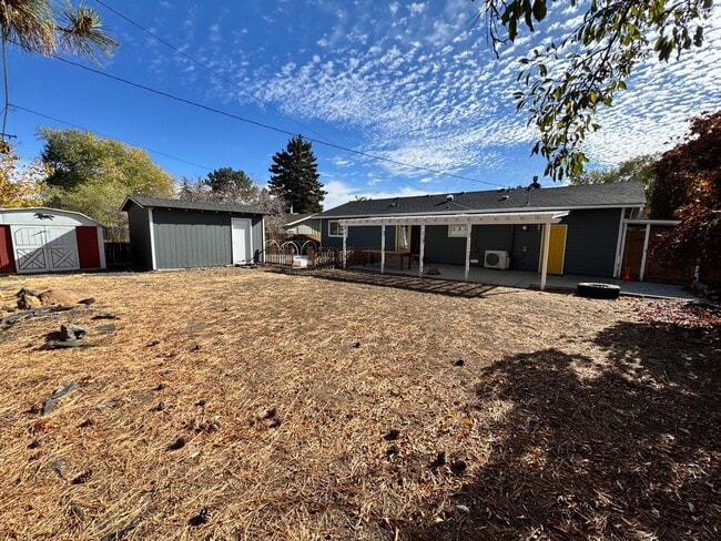 Building Photo - FOR RENT: UNFURNISHED: - Super Sweet Cottage style home in Midtown Bend.