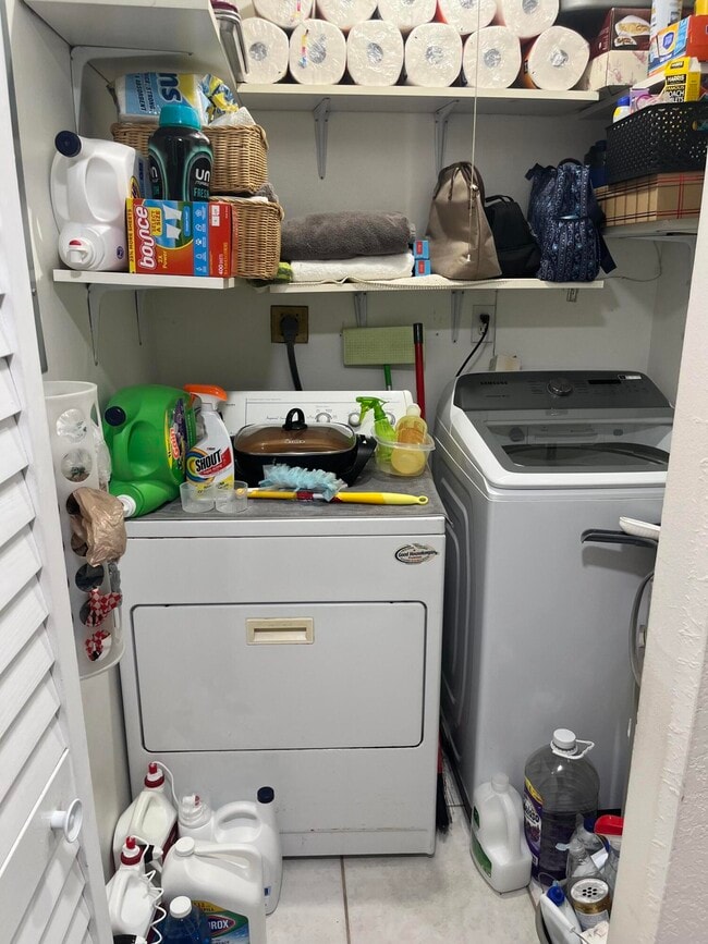 Building Photo - 5843 Albert Rd