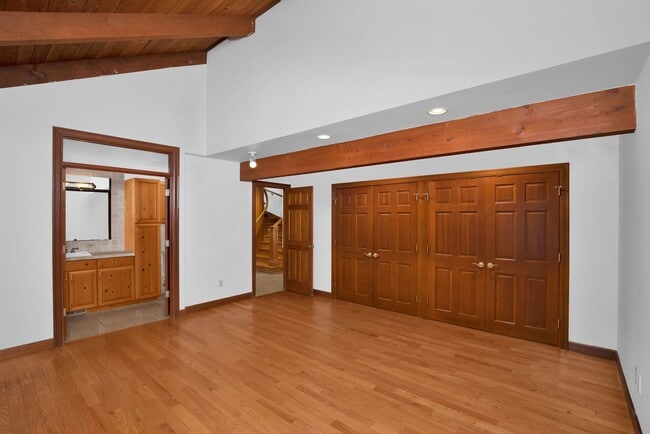 Building Photo - Private 4 Bedroom Retreat on 5-Acres Cottage Lake