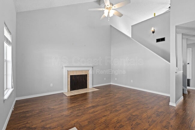 Building Photo - 12206 Breezeway Cir