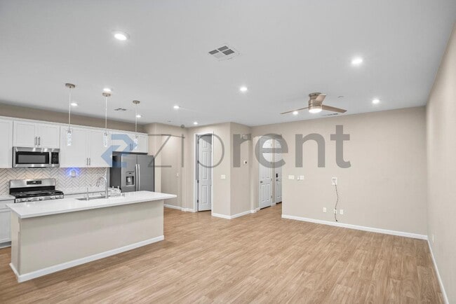 Building Photo - 572 Delicato Dr