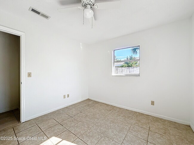 Building Photo - 1076 Coronado Dr