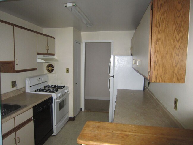 Building Photo - Conveniently located near Tysons, Metrobus, the Toll Road, and West Falls Metro.