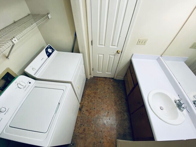 Building Photo - 106 Planters Row