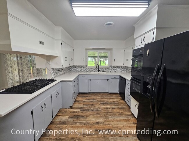 Building Photo - Renovated Gated House on an Acre with Detached Shop in Cottonwood!