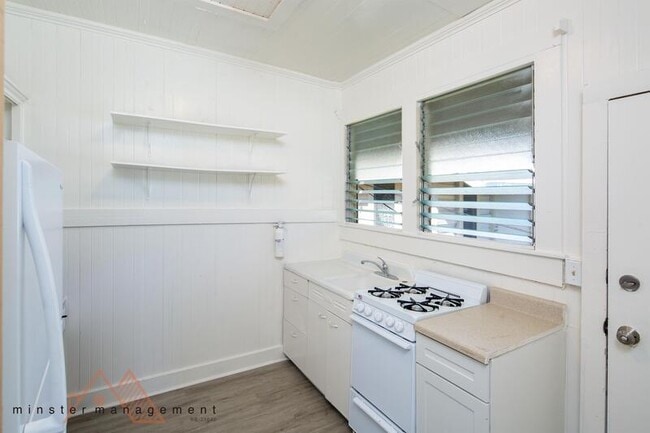 Building Photo - 2680 E Manoa Rd