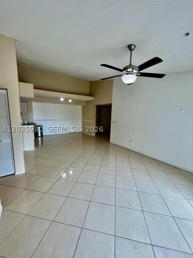 Building Photo - 400 Crestwood Ct N