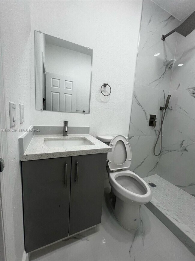 Building Photo - 355 E 4th St