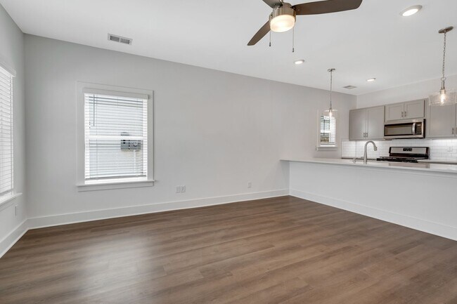 Building Photo - Pet-Friendly Home with Work-From-Home Space