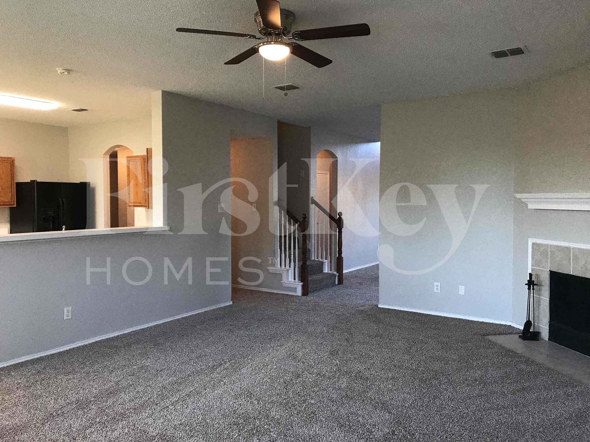 Building Photo - 429 W Clover Park Dr