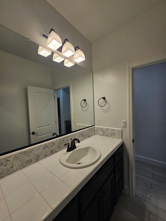 Building Photo - Beautiful Home in Gated Community