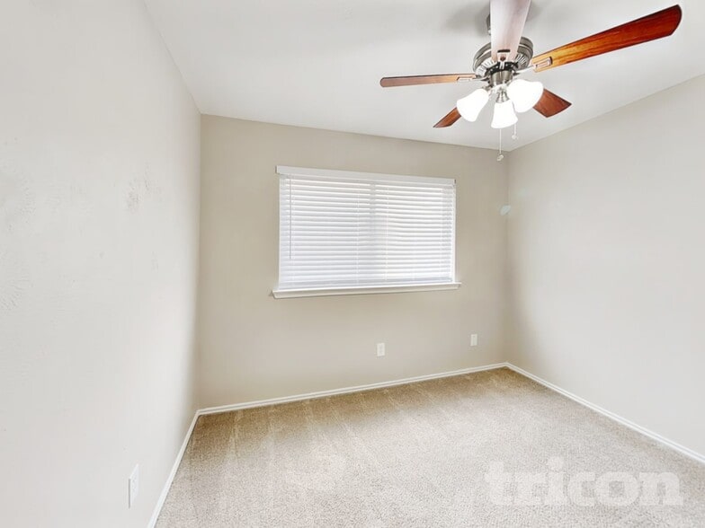 Building Photo - 418 David Dr