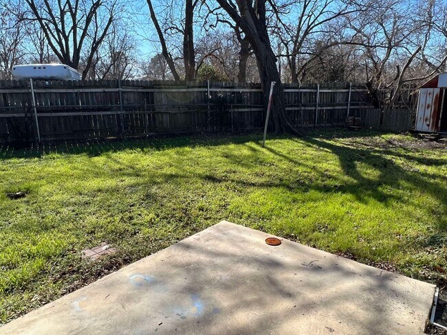 Building Photo - 1020-1022 Vera Court