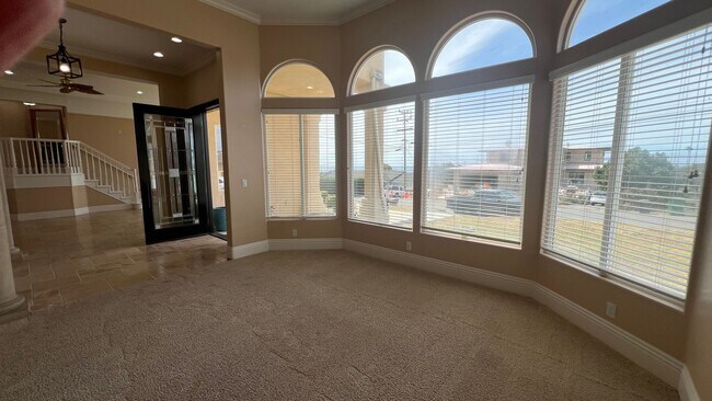 Building Photo - Coastal Living Awaits