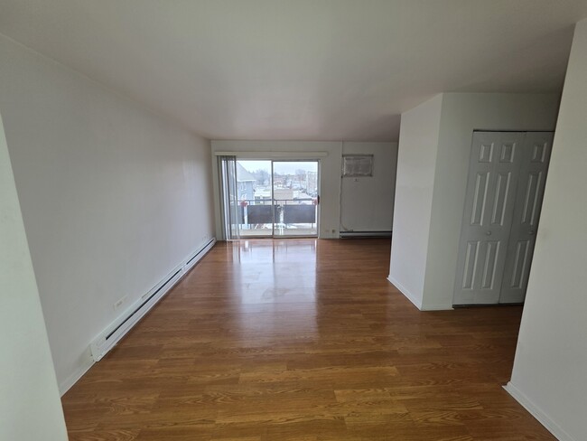 Building Photo - 336 Lathrop Ave