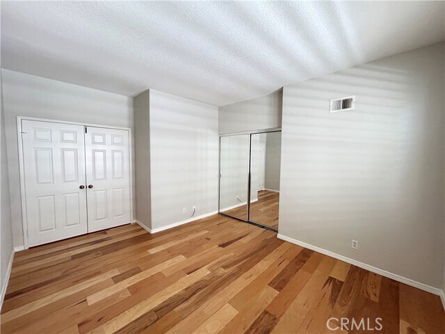 Building Photo - 8132 E Hillsdale Dr