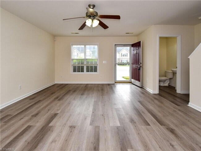 Building Photo - 3922 Village Park Ct