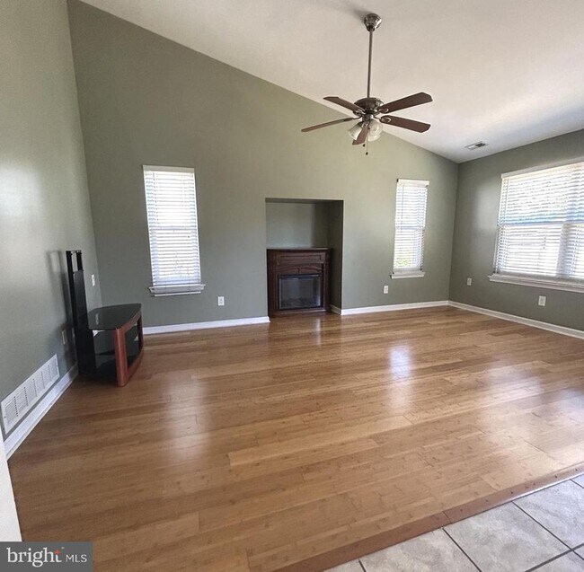 Building Photo - 1321 Butterfield Ln