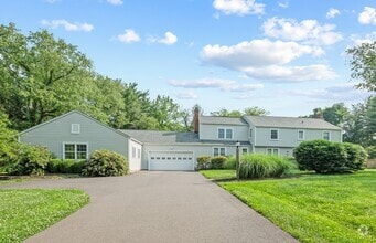 Building Photo - 181 Farms Village Rd