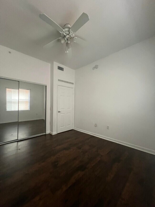 Building Photo - 1610 Presidential Way
