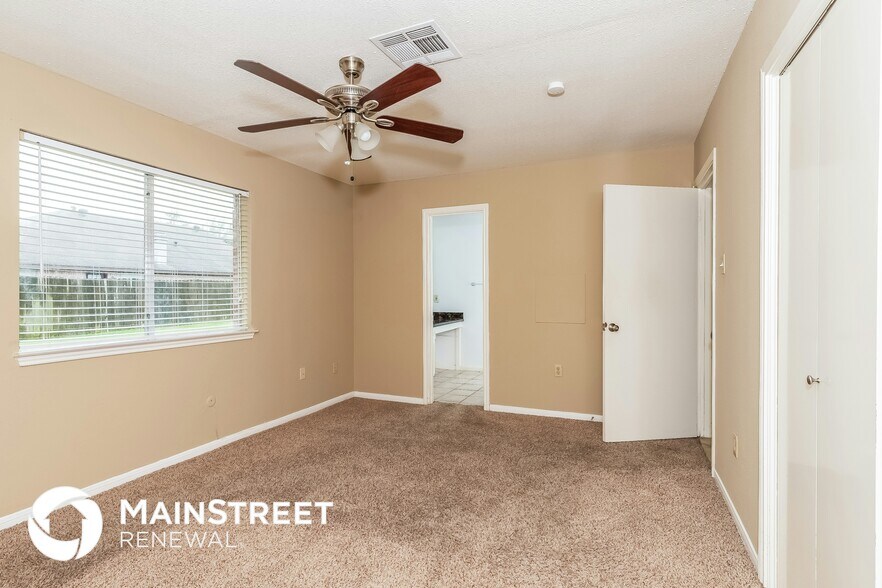 Building Photo - 1215 New Tree Ln