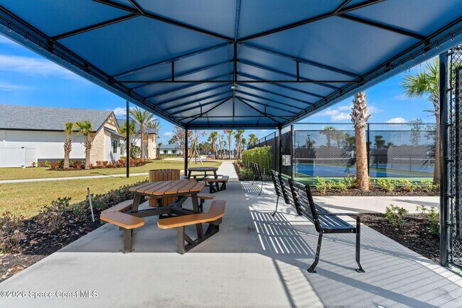 Building Photo - 1464 Island Ave NW