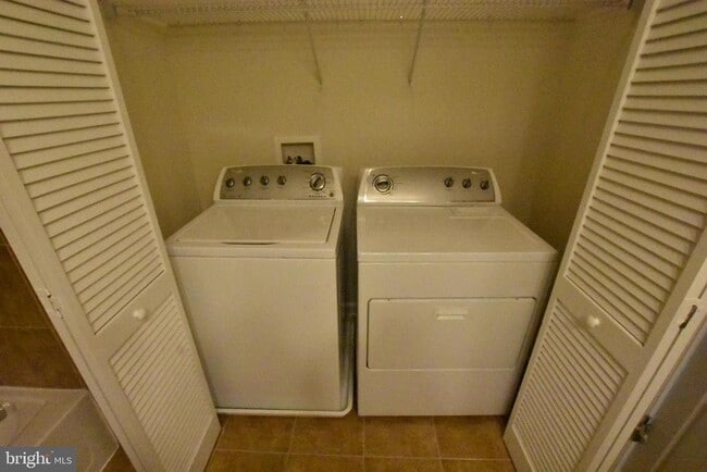 Building Photo - 11675 Leesborough Cir