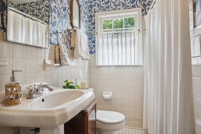 Building Photo - 181 Wallace Rd