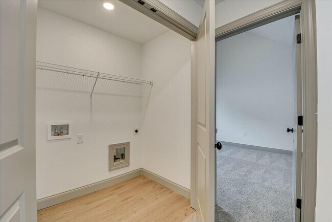 Building Photo - 2021 Warbler Dr