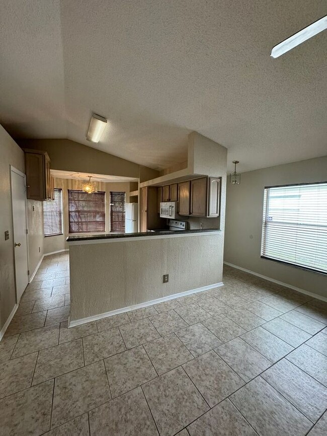 Building Photo - 3/2 Lovely Home East Orlando for rent! Isl...