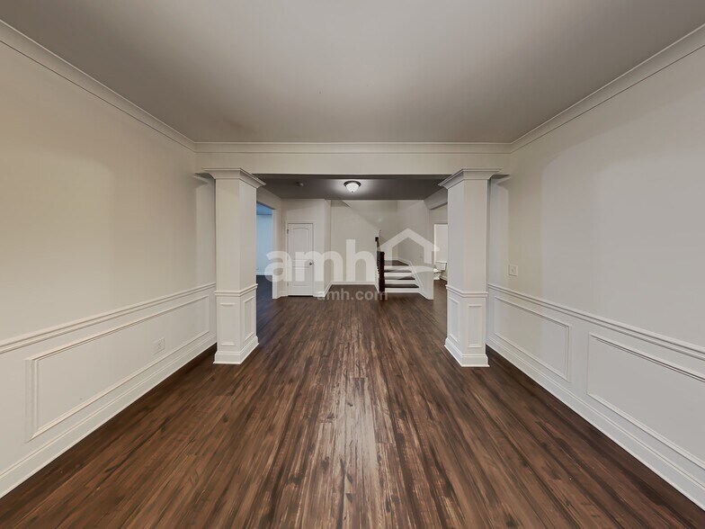 Building Photo - 1712 Weatherbrook Cir