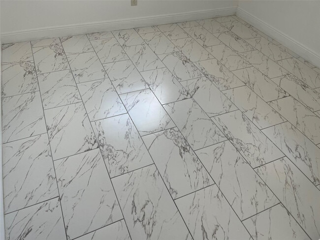 Building Photo - 361 NE 30th St