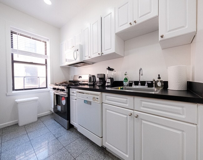 Building Photo - 125 La Salle St