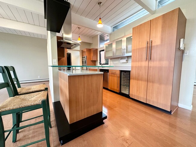 Building Photo - Modern 3 Bed 2 Bath Eichler in North Palo ...
