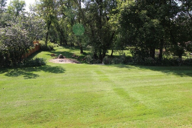 Building Photo - Entertainers dream in the heart of Eden Prairie! 3000+sf, updated, beautiful yard!!