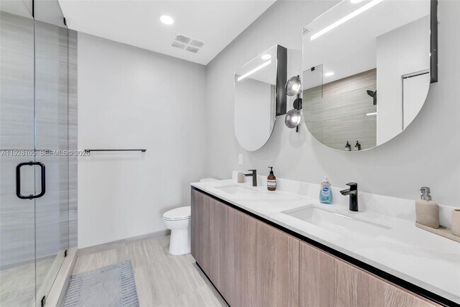 Building Photo - 580 72nd St