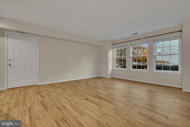 Building Photo - 41 Summit Ct