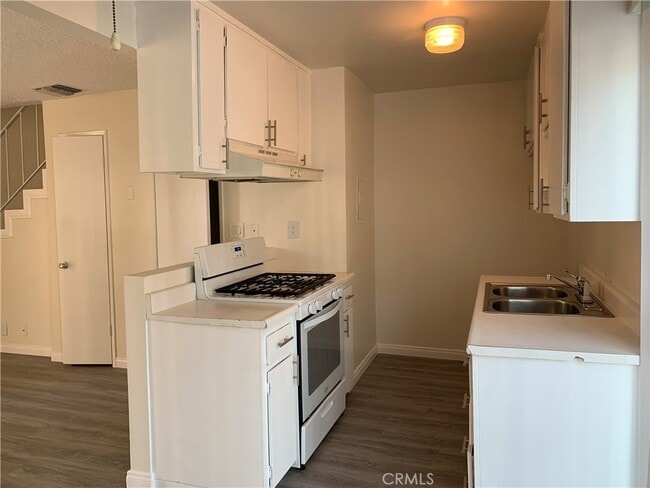 Building Photo - 656 Lemar Park Dr