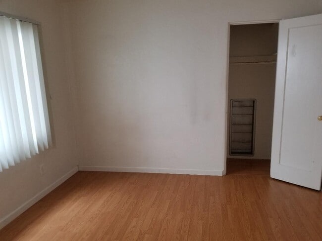 Building Photo - 4432 Utah St