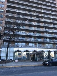 Building Photo - 700 Victory Blvd