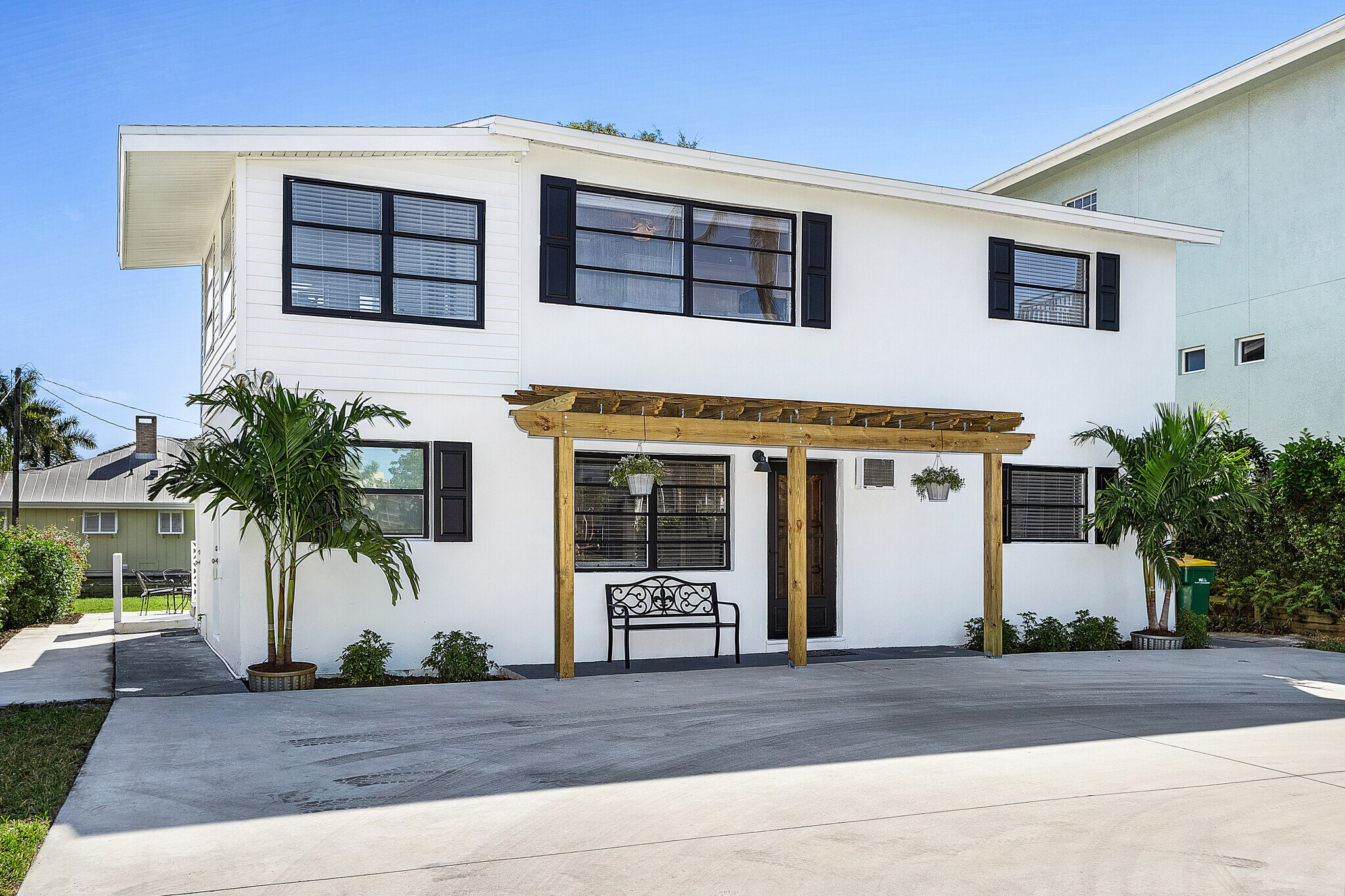 Building Photo - 9262 Vanderbilt Dr