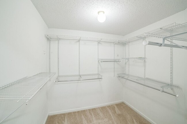Building Photo - Spacious 5BR House in Fairburn