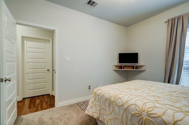 Building Photo - 6206 Glenwick Park Rd