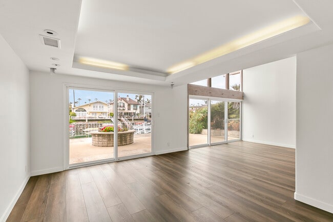 Building Photo - 2957 Seaview Ave